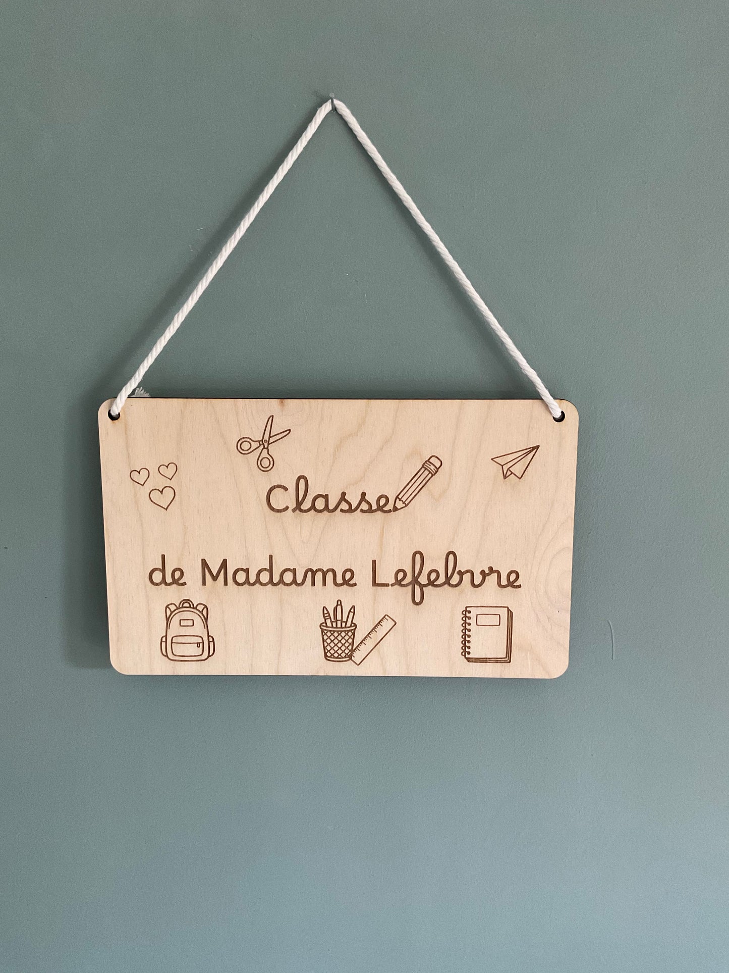Plaque en bois personnalisée – Cadeau maîtresse, maître, ATSEM ou nounou