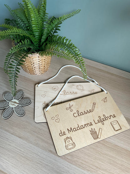 Plaque en bois personnalisée – Cadeau maîtresse, maître, ATSEM ou nounou