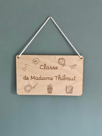 Plaque en bois personnalisée – Cadeau maîtresse, maître, ATSEM ou nounou